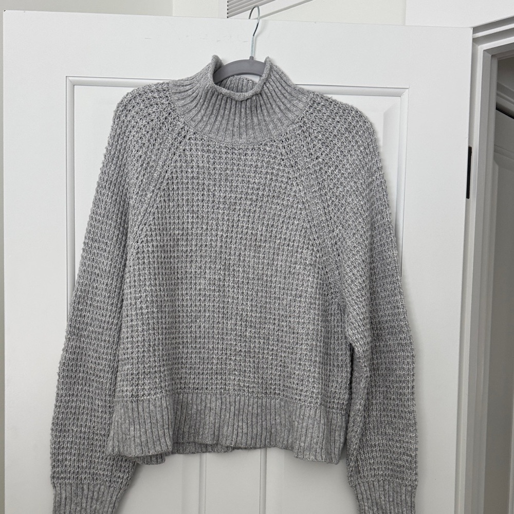 American eagle Cozy Gray Women's Sweater